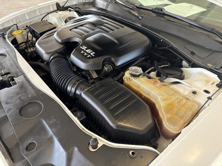 2013-dodge-charger-se-sdn-image-11