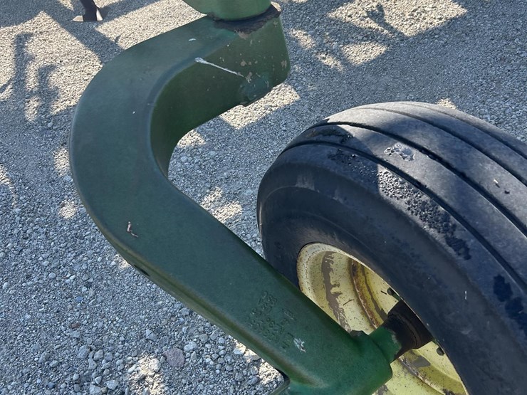 2004-john-deere-2210-image-13