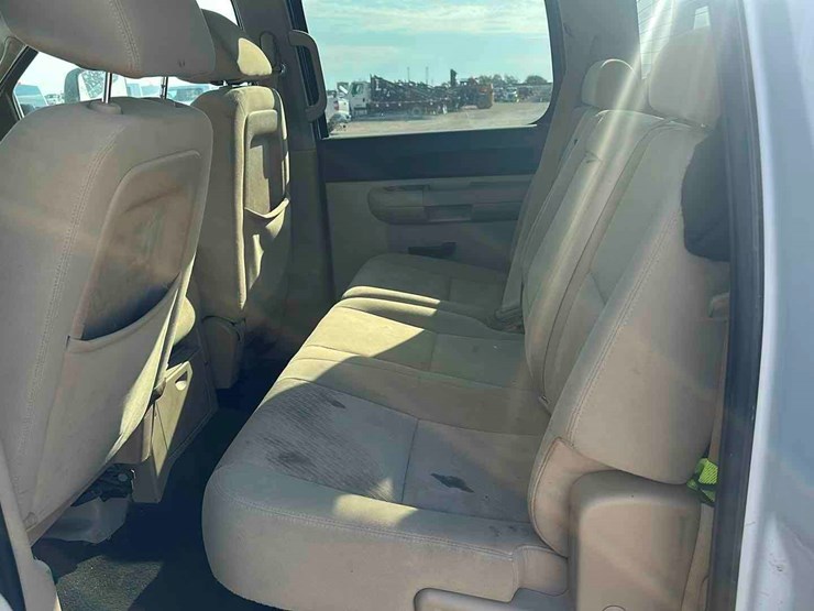 2011-gmc-sierra-2500-image-7