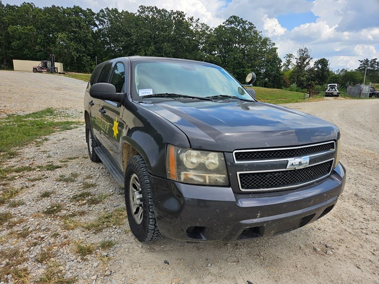 2010-chevrolet-tahoe-image-21