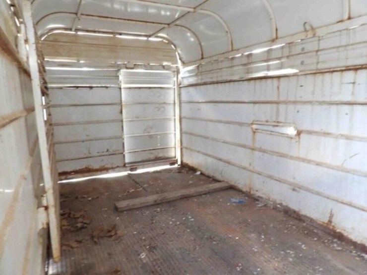 w-w-16'-livestock-trailer-image-11