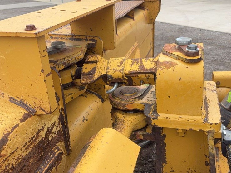 2013-caterpillar-d6t-xw-image-34