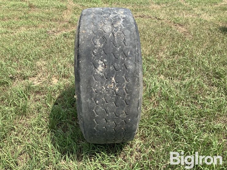 firestone-t839-radial-tire-&-rim-image-6
