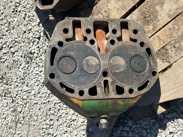 john-deere-model-g-head-image-12