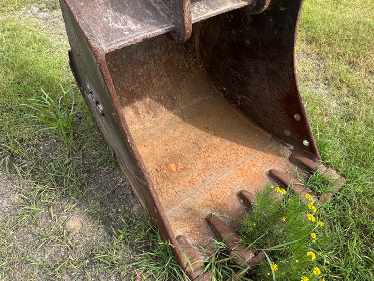 2016-deere-135g-image-10