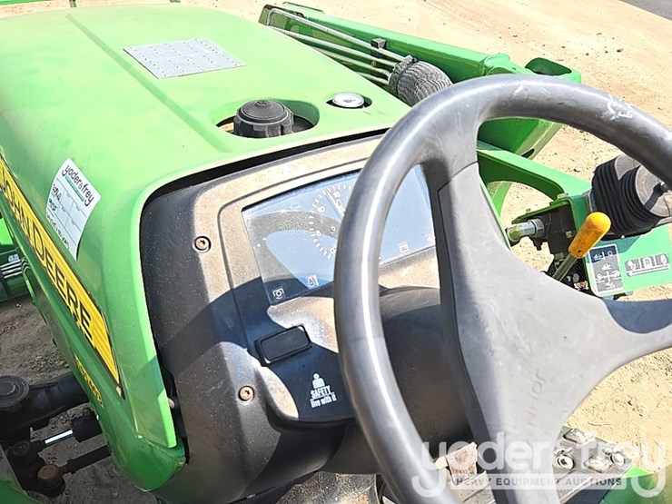2009-john-deere-3038e-image-44