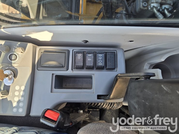 2022-deere-130g-image-86