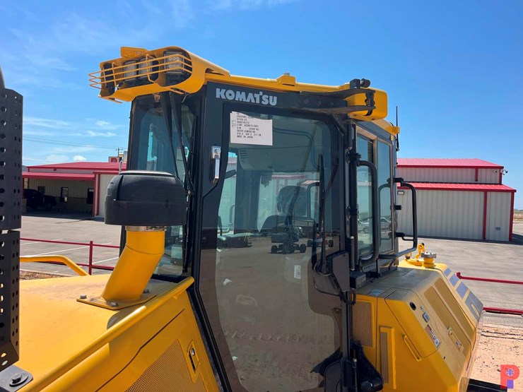 2023-komatsu-d71ex-24-crawler-dozer-image-8