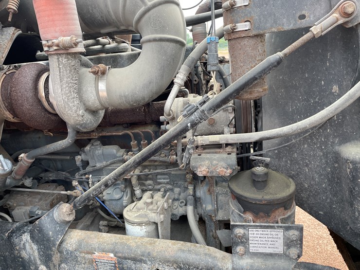 #4728-•-1995-mack-tri-axle-water-tank-truck-(has-wi-title)-image-82