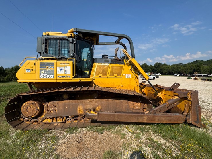 2019-komatsu-d65-image-3