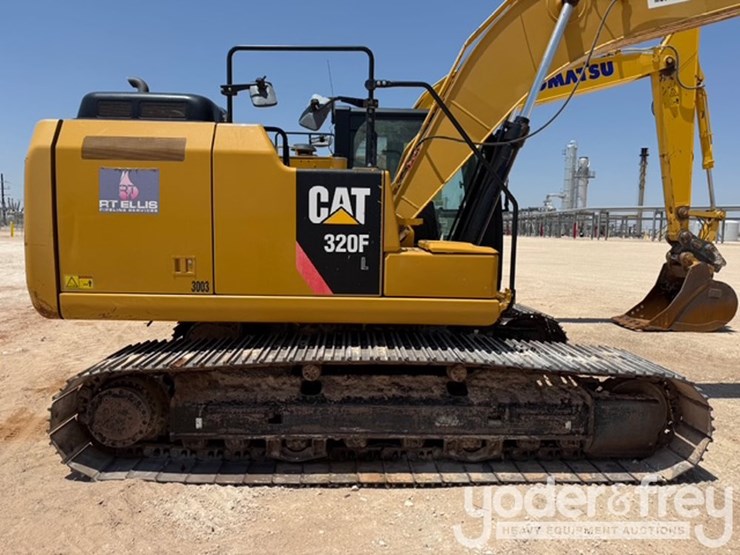2017-caterpillar-320-image-3