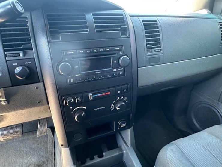 2005-dodge-durango-image-47