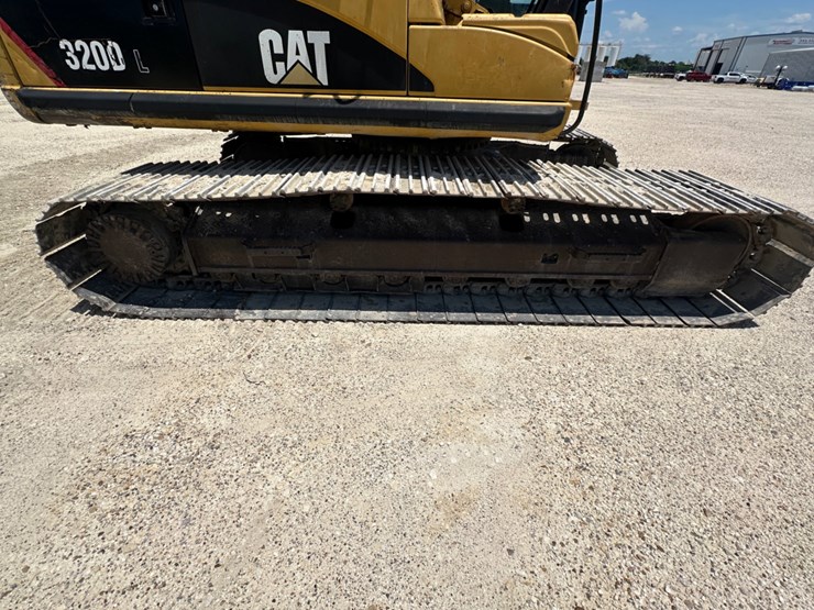 2008-caterpillar-320d-image-14