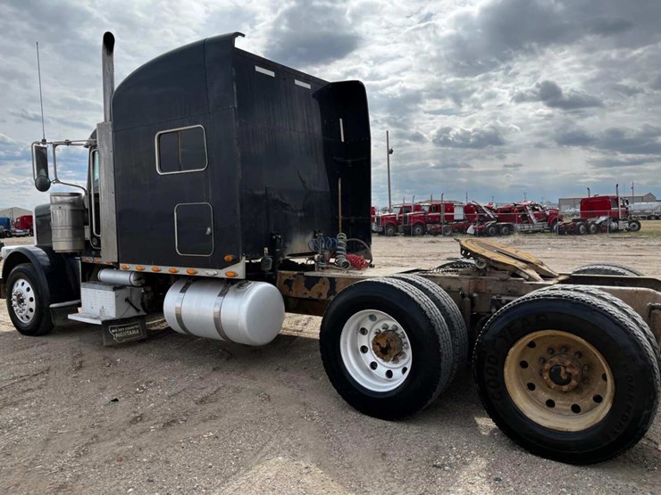 2013-peterbilt-388-image-5