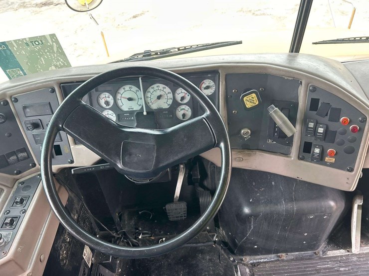 2004-ic-corporation-3000ic-school-bus-image-12