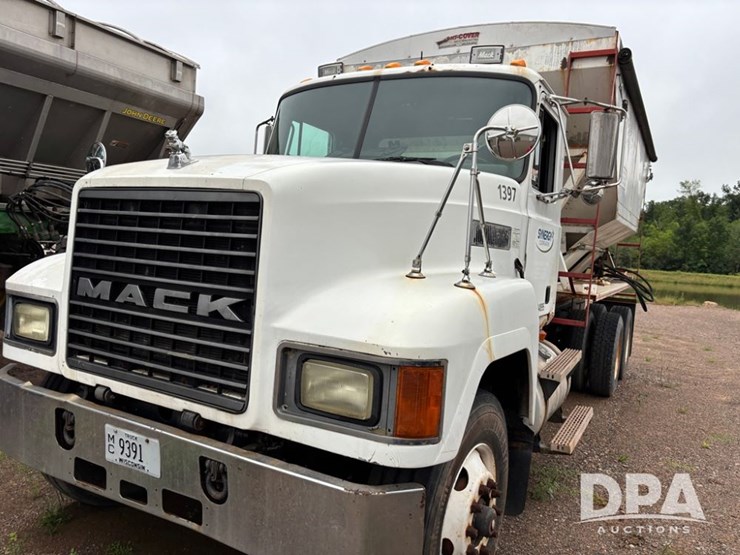1996-mack-ch613-image-14