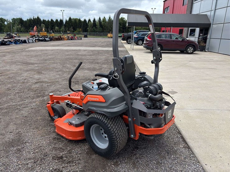 2022-husqvarna-zero-turn-mower-image-4
