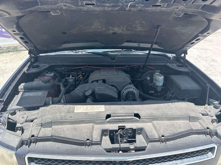 2008-chevrolet-suburban-image-9