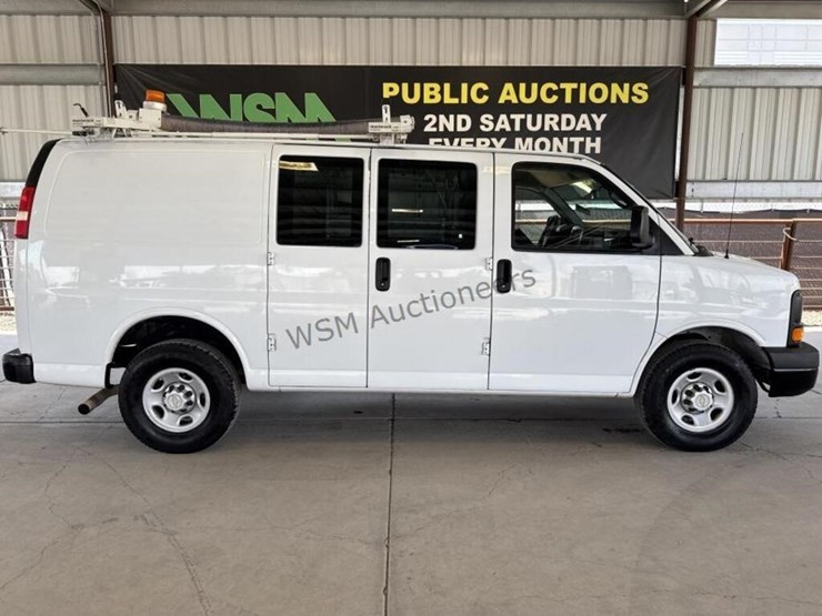 2013-chevrolet-express-2500-image-1