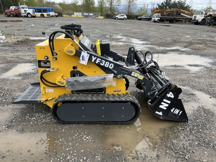 2025-infront-yf380-mini-compact-track-loader-image-3