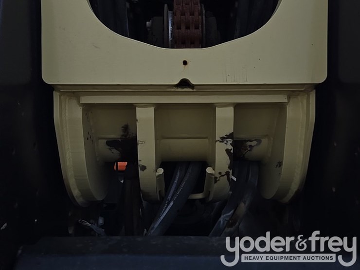 2019-jlg-1055-image-32
