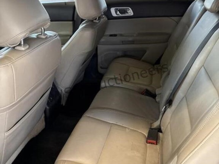 2011-ford-explorer-xlt-image-24