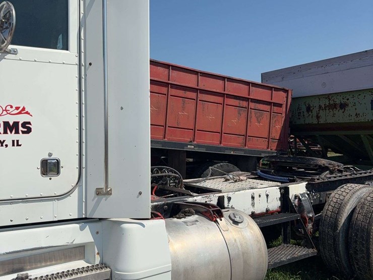 1994-peterbilt-377-image-5
