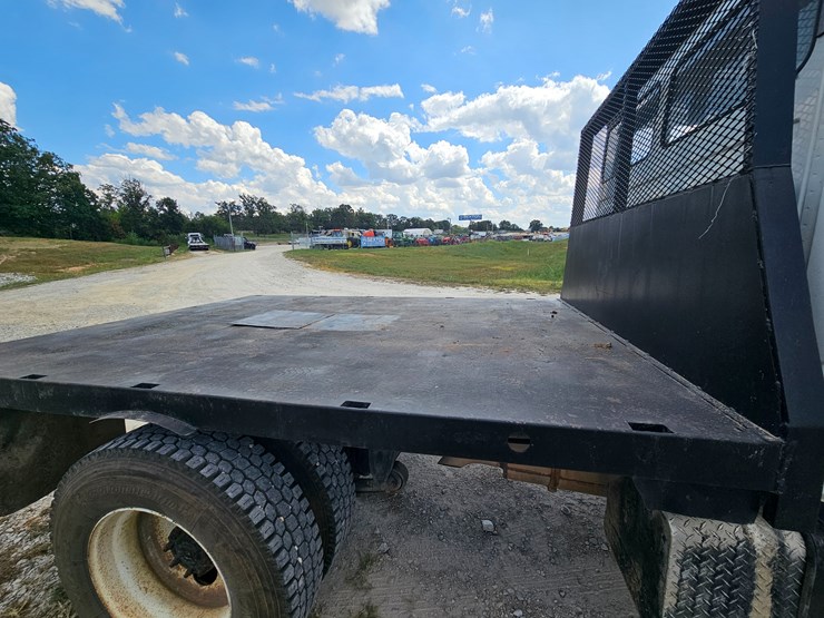 2002-freightliner-fl70-image-69
