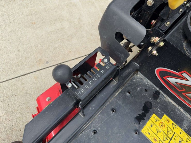 2015-graveley-zero-turn-mower-image-16