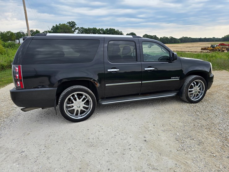 2011-gmc-yukon-xl-image-27