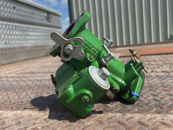 marvel-schebler-dltx-10-carburetor-image-1