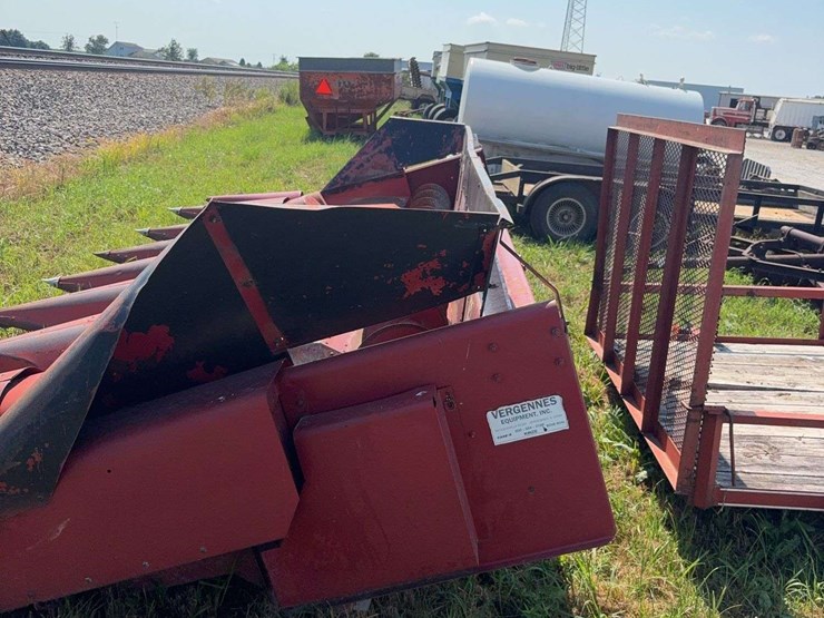 ih-983-8-row-corn-head-image-10