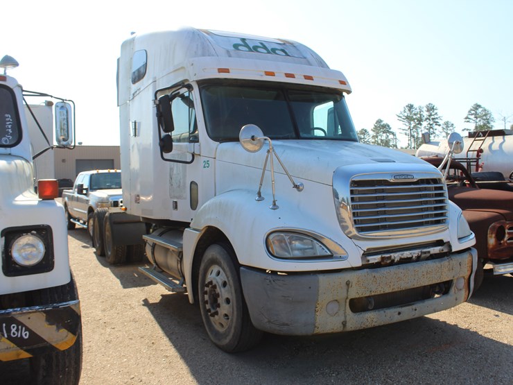 #22943-•-2005-freightliner-|-parts-or-repair-image-3