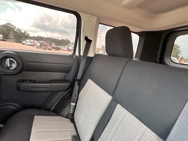 2010-dodge-nitro-image-29