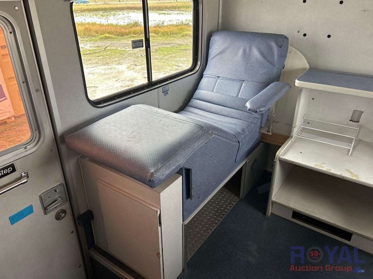 2002-blue-bird-f131612-bus-image-39