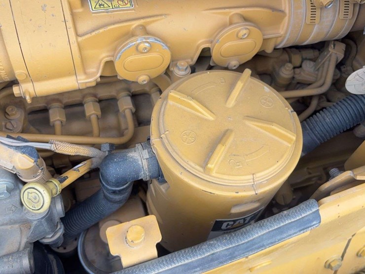 2013-cat-dgn-lgp-dozer-image-40