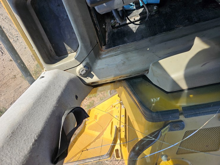 2014-caterpillar-953d-image-59