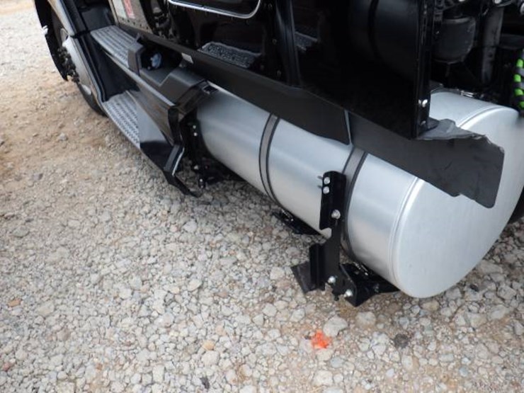 2022-kenworth-t680-image-12