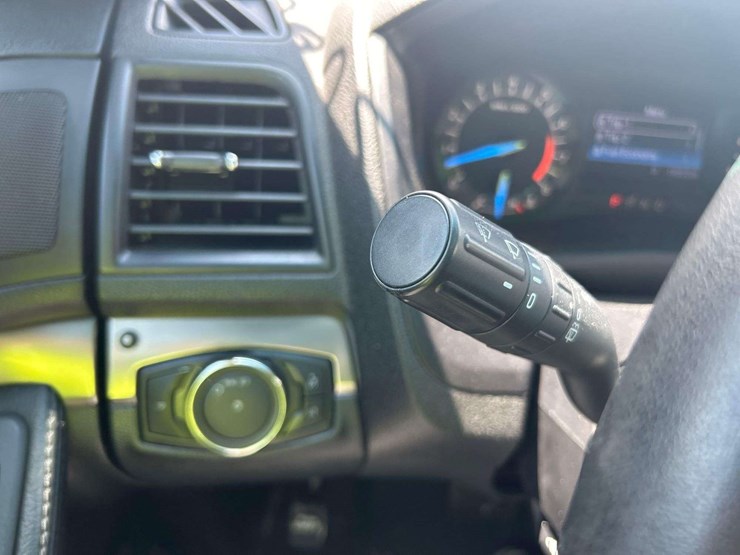 2016-ford-explorer-image-14