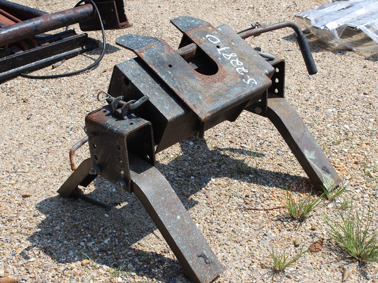 #22870-•-gooseneck-fifth-wheel-hitch-image-3