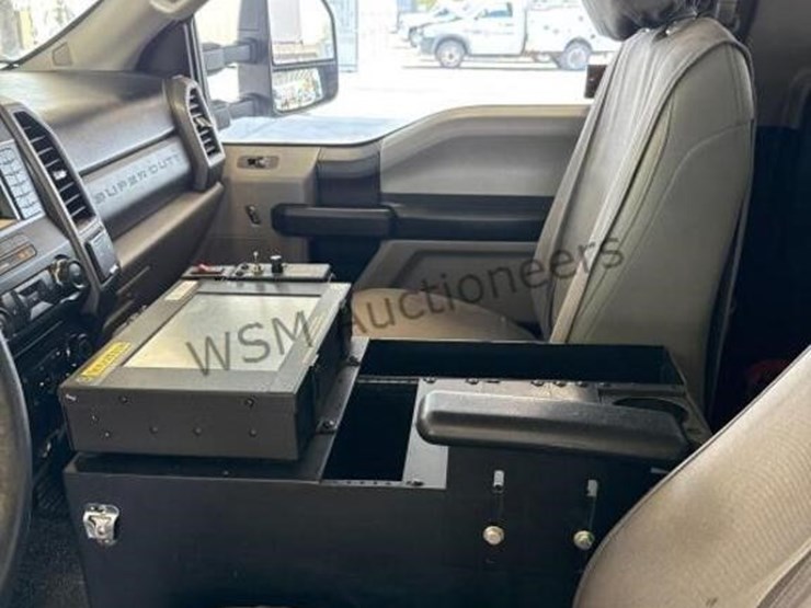 2017-ford-f550-image-27