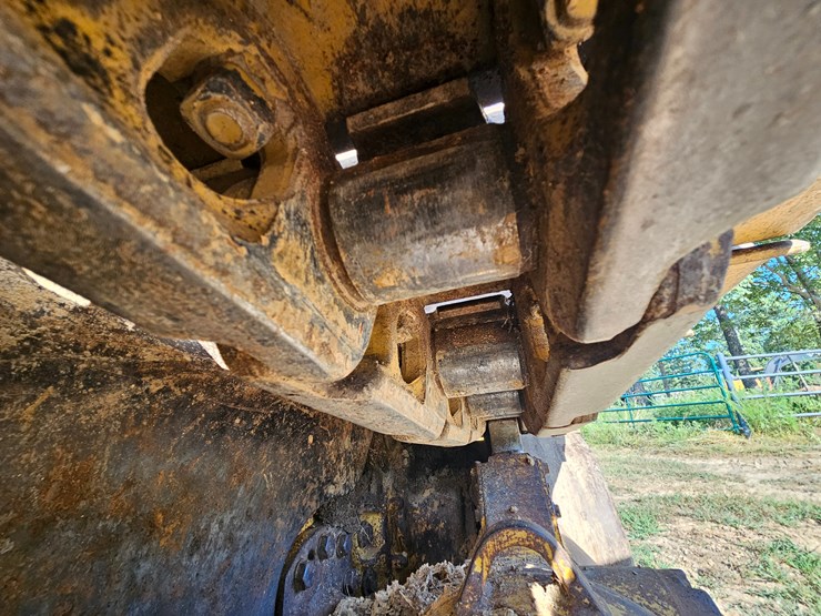 2014-caterpillar-953d-image-85