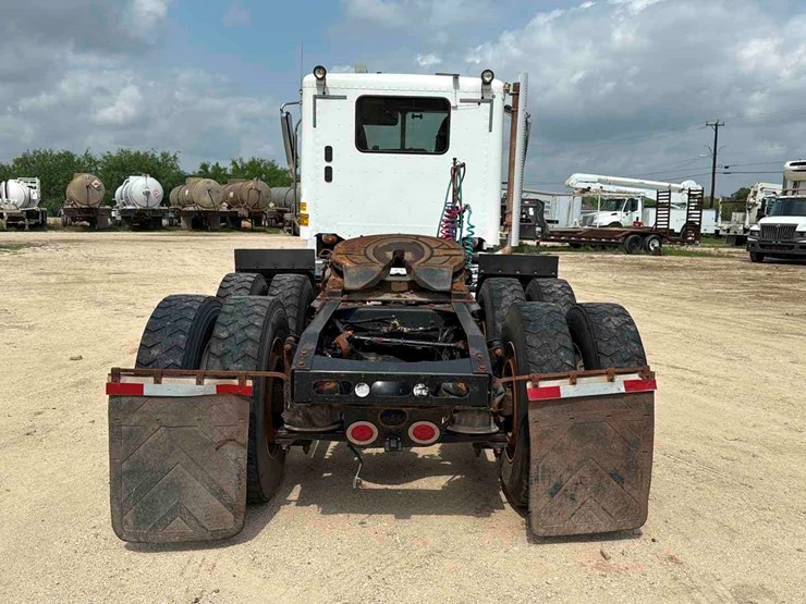 2016-(inoperable)-freightliner-sd122-image-5