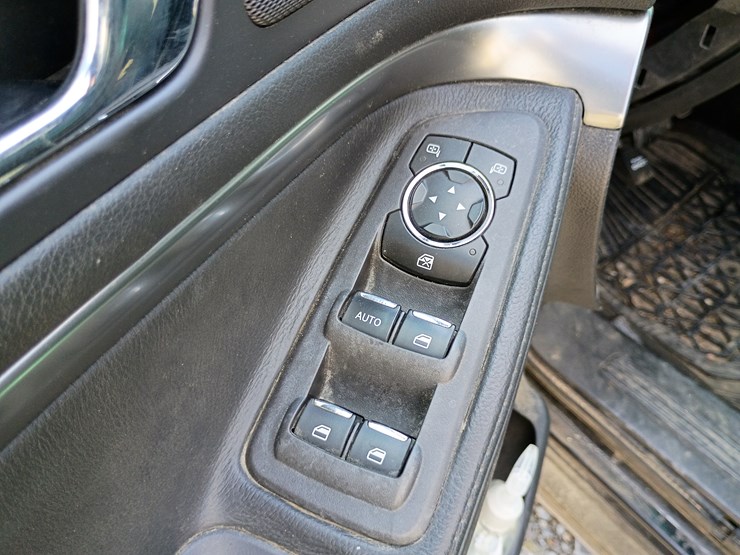 2014-ford-explorer-image-29