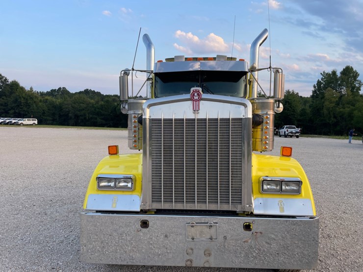 2007-kenworth-w900l-image-2