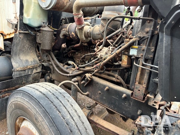 1996-mack-ch613-image-17