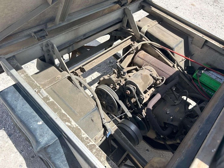 2001-club-car-carryall-utility-cart-image-8