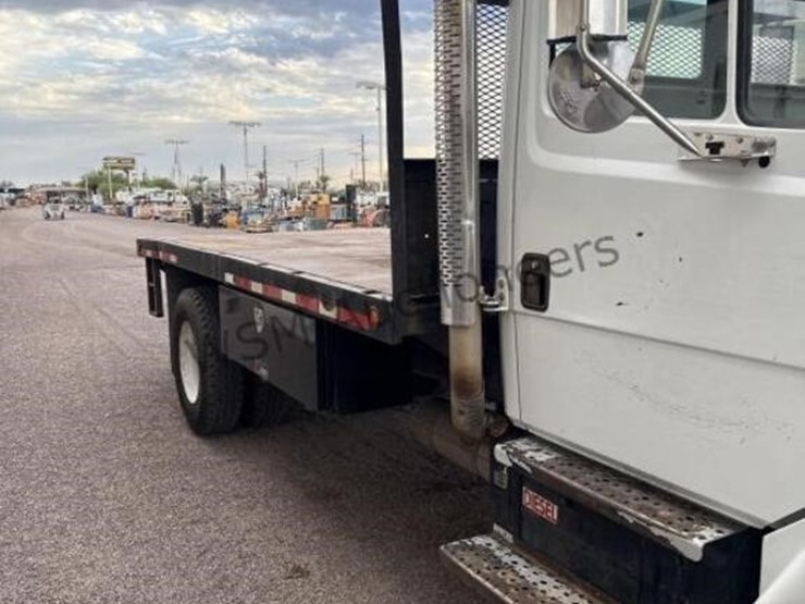 2003-freightliner-fl70-image-5