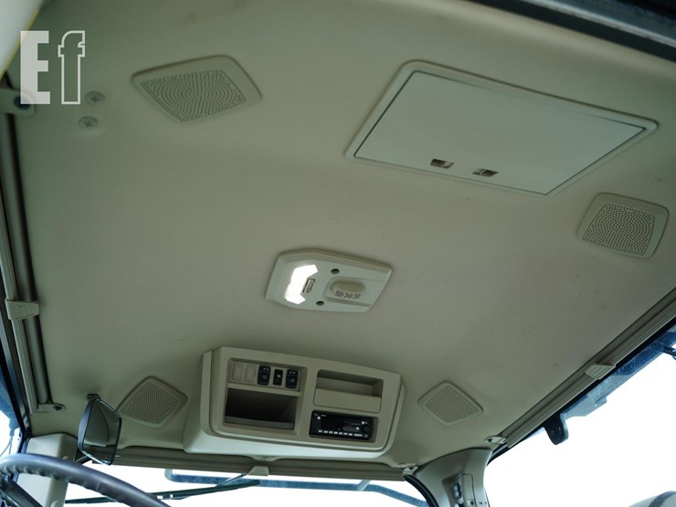 2021-john-deere-8rx-310-image-32