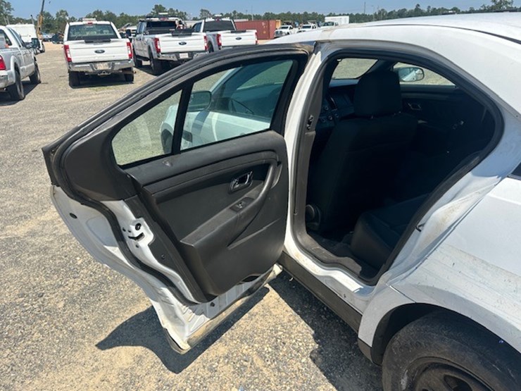 #23002-•-2017-ford-taurus-image-25